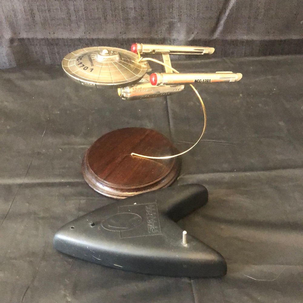 Star Trek 1996 metal cast starship Enterprise with sound EUC no box